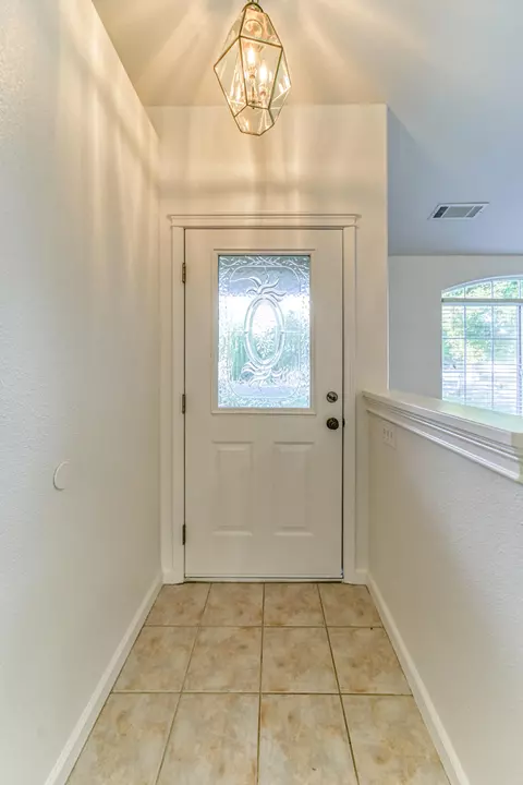 812 Fountain Cir, Redding, CA 96003 photo 5