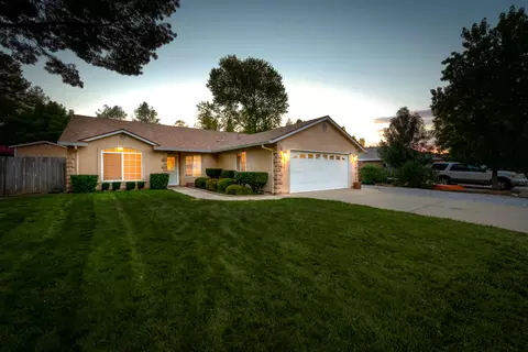 812 Fountain Cir, Redding, CA 96003 photo 3