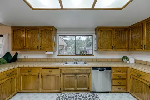 2950 Lake Redding Dr, Redding, CA 96003 photo 38