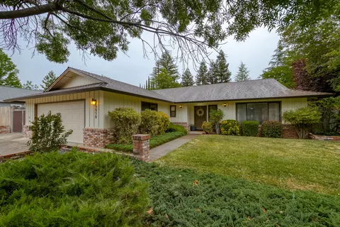 2950 Lake Redding Dr, Redding, CA 96003 photo 1
