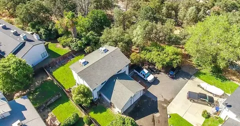 557 Kenbrook Ct, Redding, CA 96003 photo 2