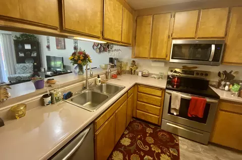 557 Kenbrook Ct, Redding, CA 96003 photo 4