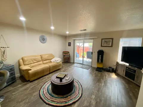 557 Kenbrook Ct, Redding, CA 96003 photo 5