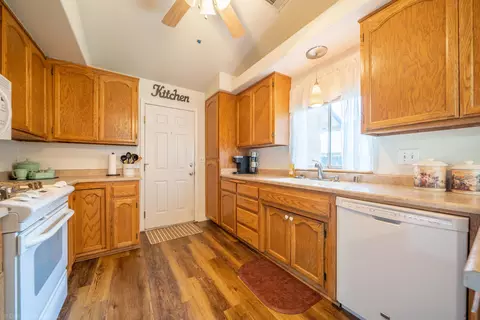 622 St Thomas Pkwy, Redding, CA 96003 photo 11