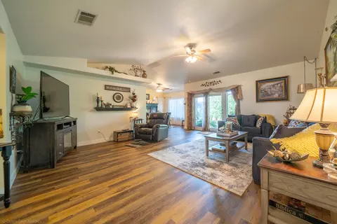 622 St Thomas Pkwy, Redding, CA 96003 photo 4