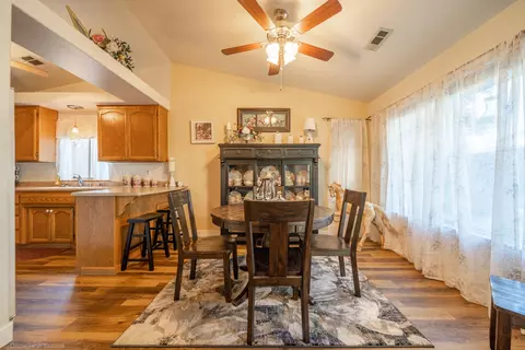 622 St Thomas Pkwy, Redding, CA 96003 photo 9