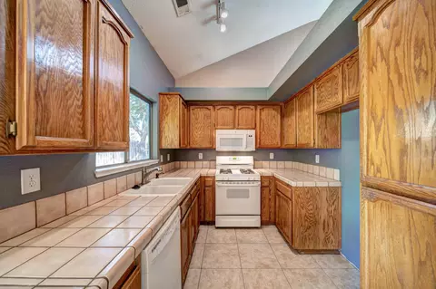 389 Alamine Dr, Redding, CA 96003 photo 11
