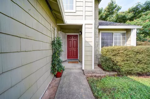 389 Alamine Dr, Redding, CA 96003 photo 2