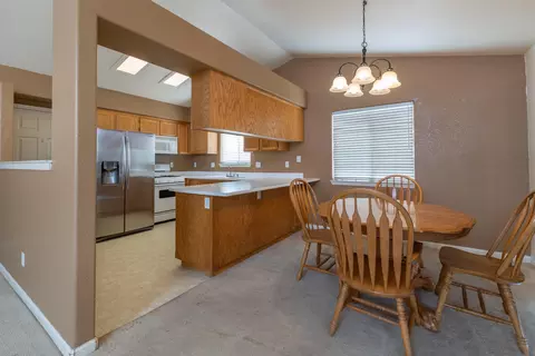 860 Jantail Ct, Redding, CA 96003 photo 4