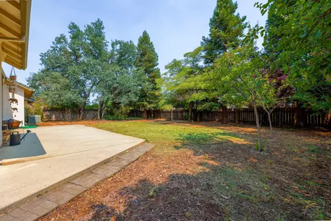 5886 Beaumont Dr, Redding, CA 96003 photo 20