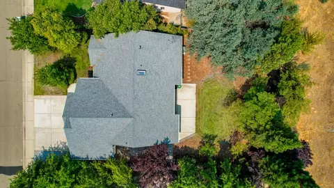 5886 Beaumont Dr, Redding, CA 96003 photo 3