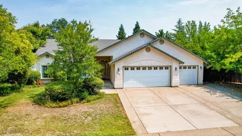 5886 Beaumont Dr, Redding, CA 96003 photo 1