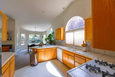 5886 Beaumont Dr, Redding, CA 96003 photo 7