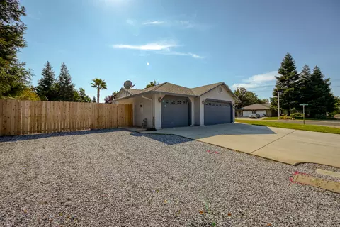 3985 Meadow Oak Way, Redding, CA 96002 photo 5