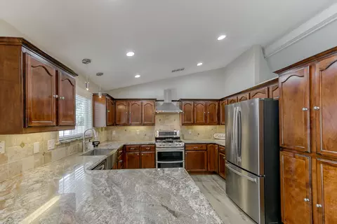 3985 Meadow Oak Way, Redding, CA 96002 photo 3