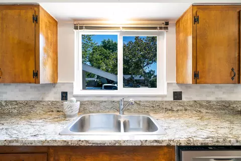 2470 Belladonna St, Redding, CA 96002 photo 7