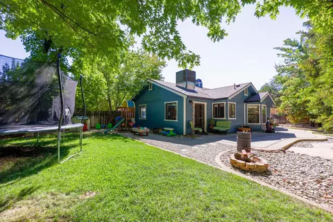 2031 Imelda Ct, Redding, CA 96001 photo 2