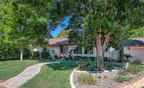 4875 Fiddleneck Dr, Redding, CA 96002 photo 2