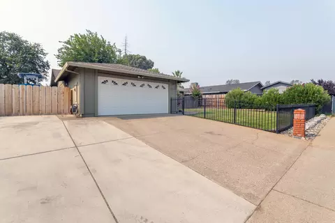 4443 Swallowtail Ct, Redding, CA 96003 photo 3