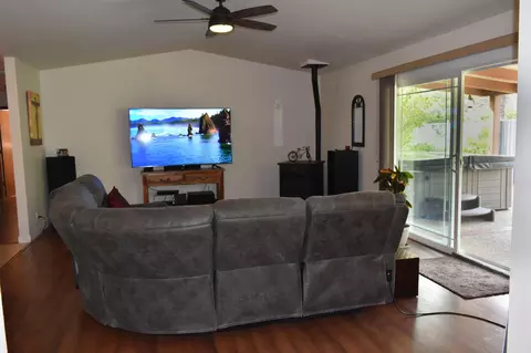 1532 Arroyo Manor Dr, Redding, CA 96003 photo 3