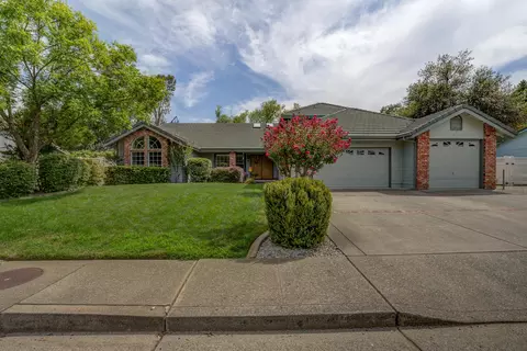 2915 Lake Redding Dr, Redding, CA 96003 photo 1