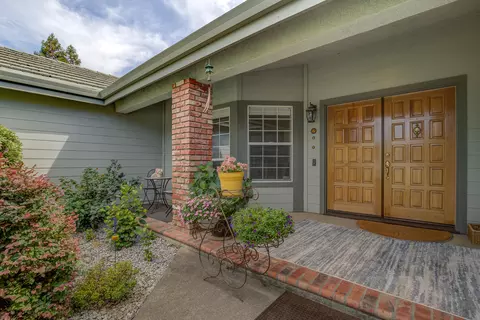 2915 Lake Redding Dr, Redding, CA 96003 photo 2