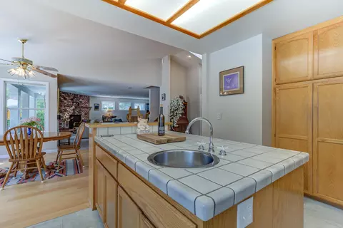 2915 Lake Redding Dr, Redding, CA 96003 photo 13