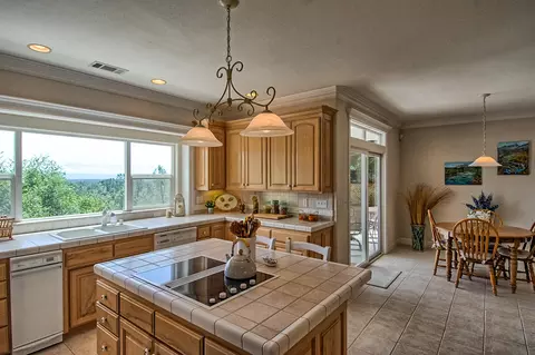 15299 Prospect Dr, Redding, CA 96001 photo 9