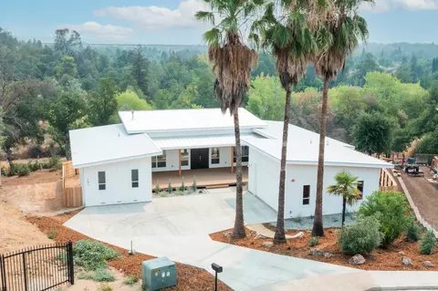 591 Turquoise Ct, Redding, CA 96003 photo 1