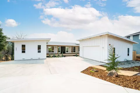 591 Turquoise Ct, Redding, CA 96003 photo 3