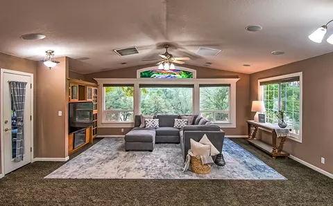 1684 Hobo Ln, Redding, CA 96003 photo 1