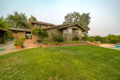 3350 Mountain Oak Dr, Redding, CA 96001 photo 4