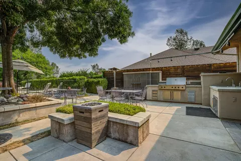 2637 Cumberland Dr, Redding, CA 96001 photo 2