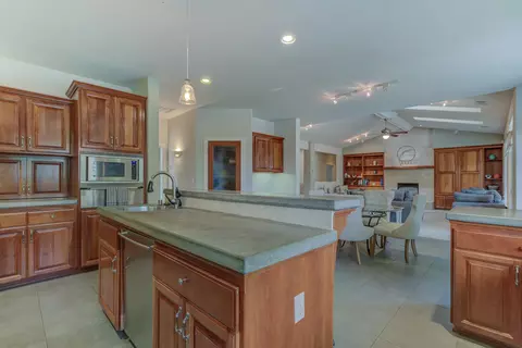 2637 Cumberland Dr, Redding, CA 96001 photo 20