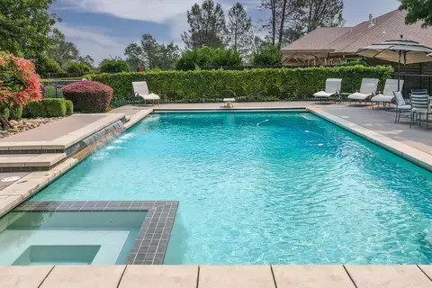 2637 Cumberland Dr, Redding, CA 96001 photo 1