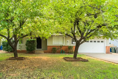 2071 Deerfield Ave, Redding, CA 96002 photo 1