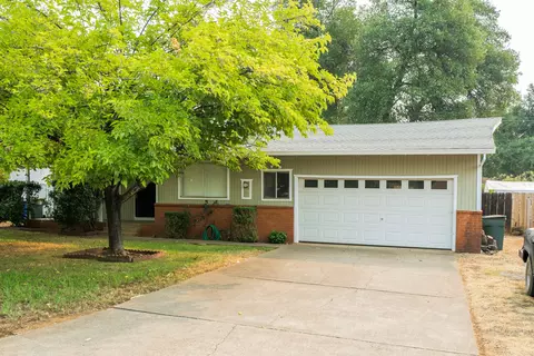 2071 Deerfield Ave, Redding, CA 96002 photo 2