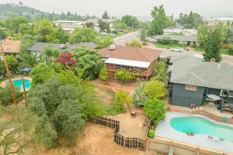 2865 Shasta St, Redding, CA 96001 photo 4