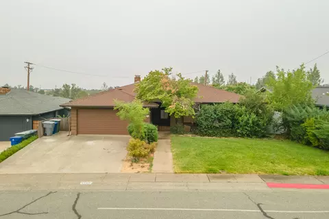 2865 Shasta St, Redding, CA 96001 photo 1