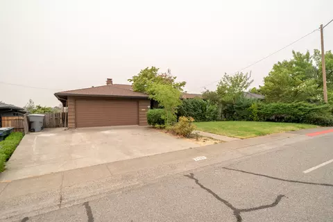 2865 Shasta St, Redding, CA 96001 photo 2