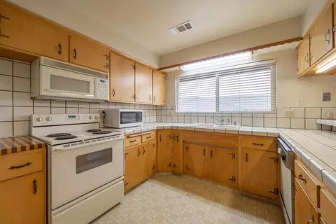 2865 Shasta St, Redding, CA 96001 photo 8