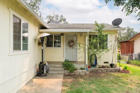 1135 Aloha St, Red Bluff, CA 96080 photo 2