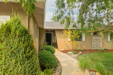 16220 Plateau Cir, Redding, CA 96001 photo 4