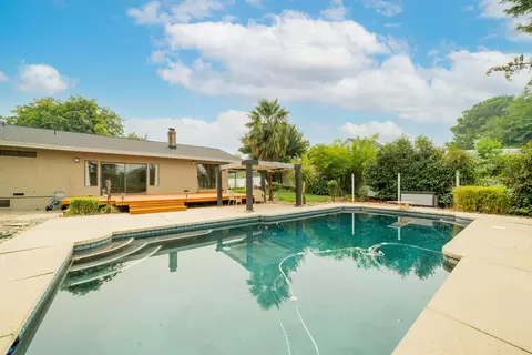 16220 Plateau Cir, Redding, CA 96001 photo 2