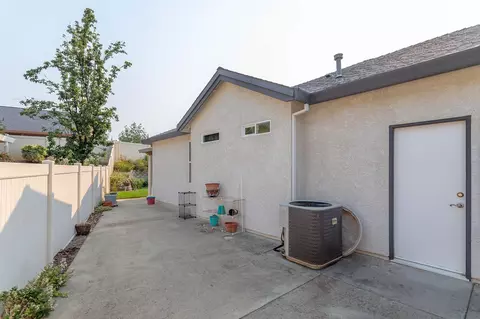 907 Leisha Ln, Redding, CA 96001 photo 21