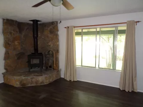 17220 Douglas Ct, Weed, CA 96094 photo 8