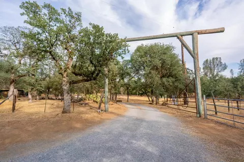 13575 Hilford Ln, Redding, CA 96003 photo 1