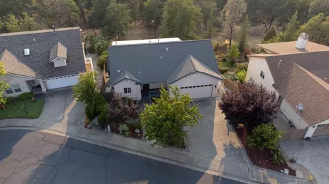 420 Franciscan, Redding, CA 96003 photo 3