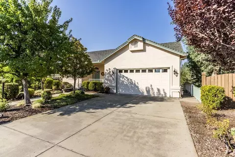 420 Franciscan, Redding, CA 96003 photo 2