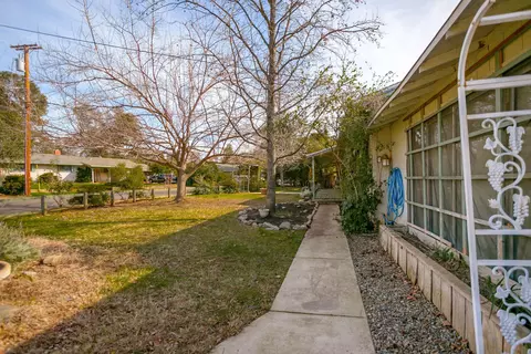 1445 Dusty Ln, Redding, CA 96002 photo 3